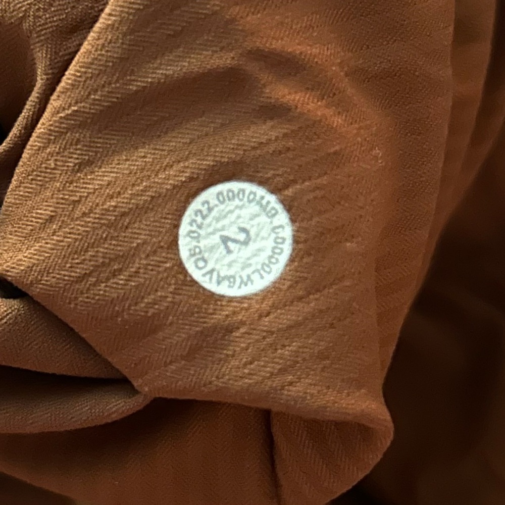 Lululemon Dance Studio Mid-Rise Crop 25", Size 2 - Picture 9 of 10